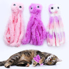 Pieuvres en peluche rose, violette et multicolore avec un chat